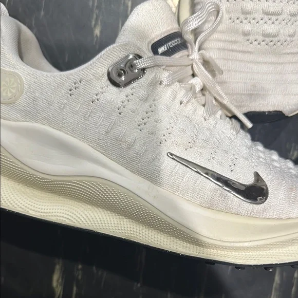 Nike White Sneakers with Modern Design and Textured Upper - Picture 6 of 8